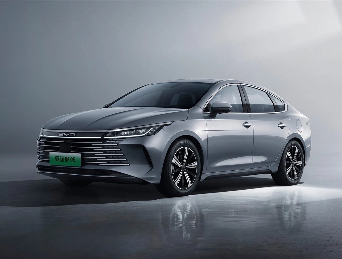Автомобиль BYD в автосалоне