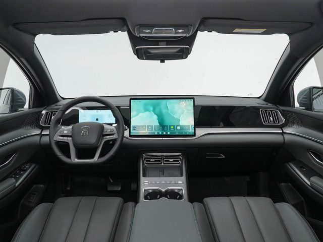 BYD Song Pro DM-i — передняя панель и центральный экран