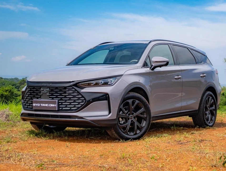Автомобиль BYD в автосалоне