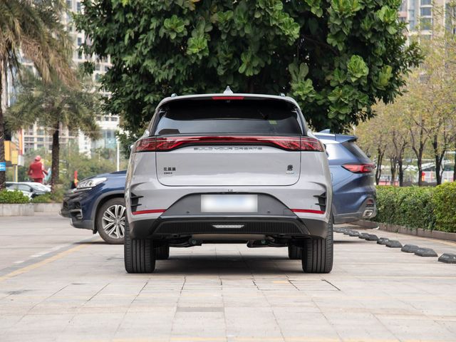 BYD Tang — вид сзади